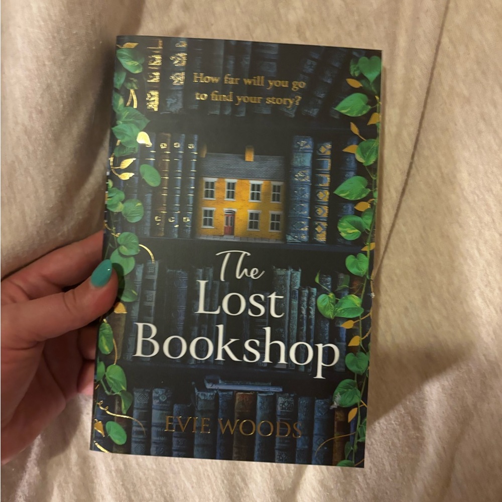 The Lost Bookshop by Evie Woods - Picture 3 of 6